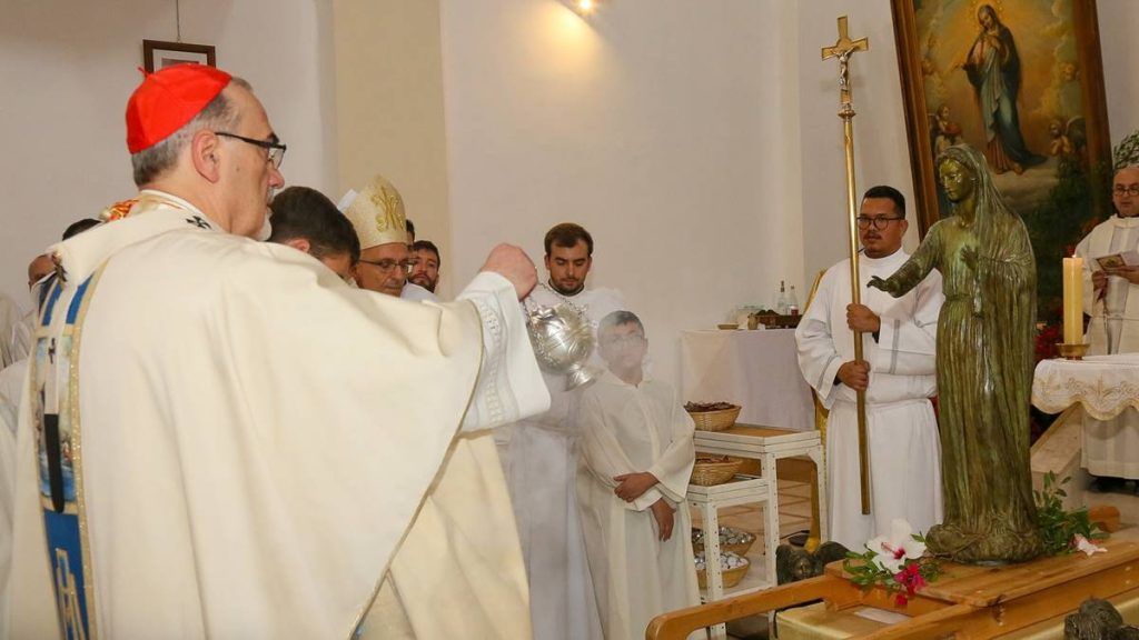 El cardenal Pizzaballa inciensó la imagen de Nuestra Señora Reina de Palestina y Tierra Santa.