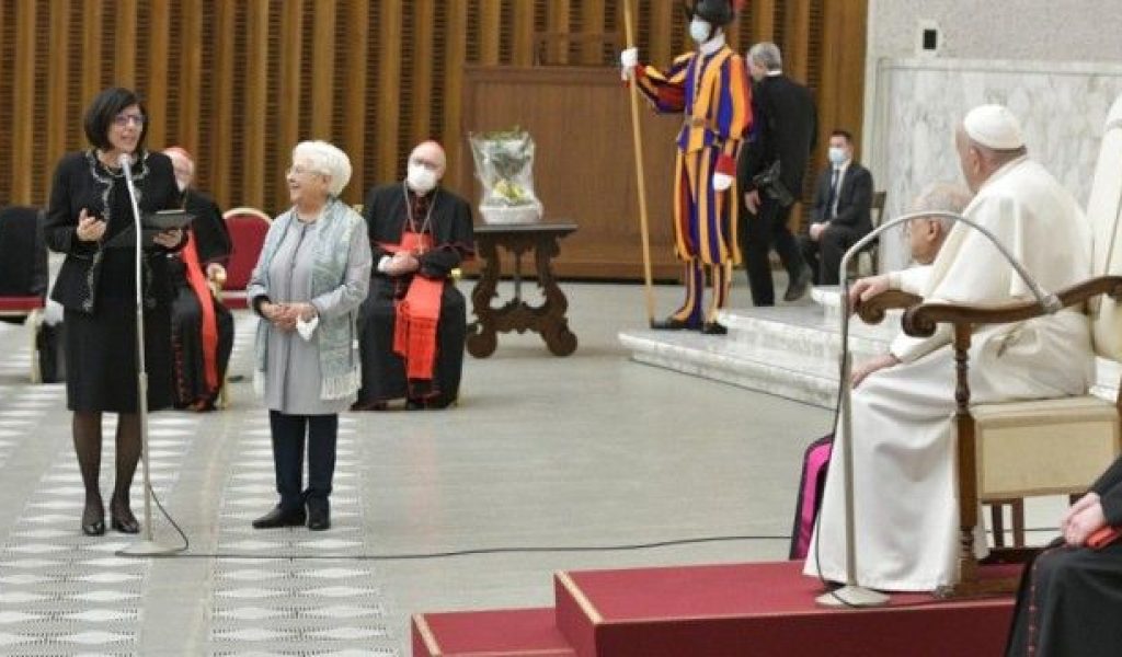 «El poder de la oración es crucial»: el llamado de la presidenta de los Focolares al Sínodo, sobre la guerra