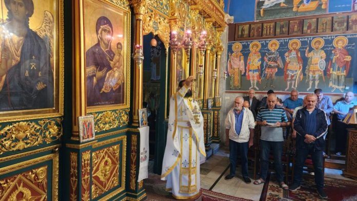 Divina Liturgia, el culto ortodoxo, en San Porfirio, la parroquia ortodoxa de Gaza