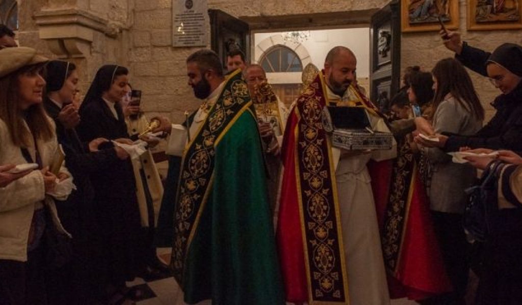 Tierra Santa despide la Navidad llamando a la paz, recibiendo a los Magos y reabriendo el Jordán tras 57 años lleno de minas