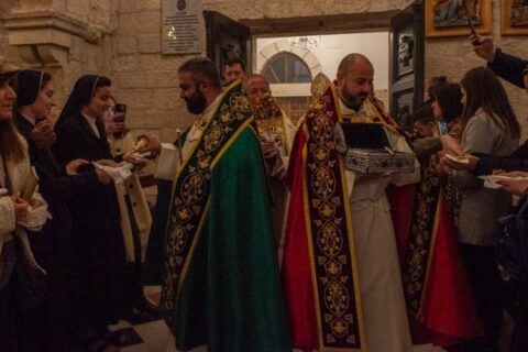 Tierra Santa despide la Navidad llamando a la paz, recibiendo a los Magos y reabriendo el Jordán tras 57 años lleno de minas