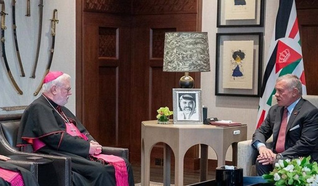 El Papa envía a Gallagher a Jordania: con el rey, voluntarios y fieles, intercede por Gaza