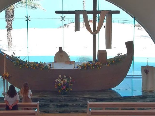 La misa de Pascua desde Duc in Altum, con el Mar de Galilea al fondo, puso el broche final litúrgico a la Peregrinación de la Oración.