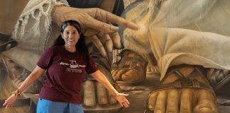 Nitza es una voluntaria mexicana impactada espiritualmente en Magdala, junto a su gran fresco de la sanación