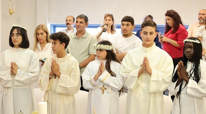 Confirmaciones de adolescentes en la parroquia de Eilat