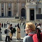 Koro García Egaña, en la llegada al Vaticano, como parte de su peregrinación desde España a Tierra Santa.