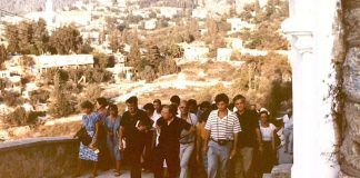 Luigi Giussani (en el centro de la imagen) en Jerusalén en 1986.