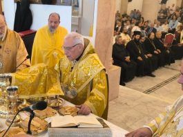 Consagración por rito griego en la misa del Patriarca Melquita en su visita a Jordania