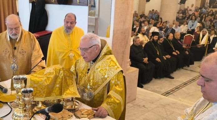 Consagración por rito griego en la misa del Patriarca Melquita en su visita a Jordania