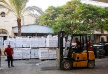 Paquetes de ayuda en la parroquia católica de Gaza, centro de reparto el Patriarcado y la Orden de Malta