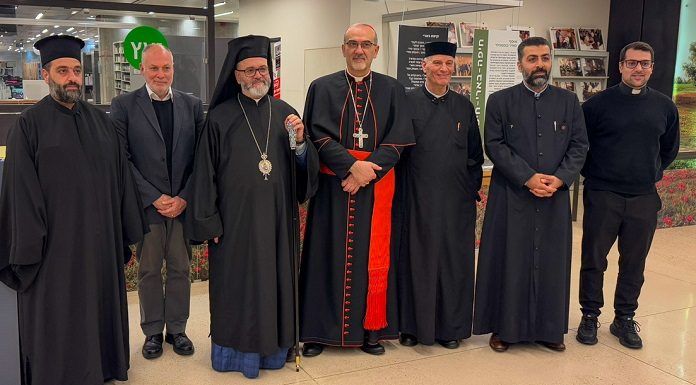 El cardenal Pizzaballa, con otros líderes cristianos de Tierra Santa en un acto en diciembre en la Universidad de Haifa