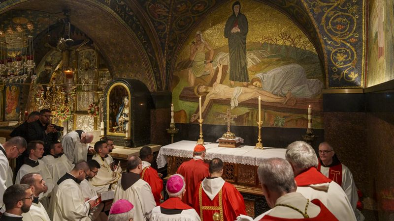 Viernes Santo en Jerusalén: la Adoración de la Cruz, el Via Crucis, la procesión fúnebre